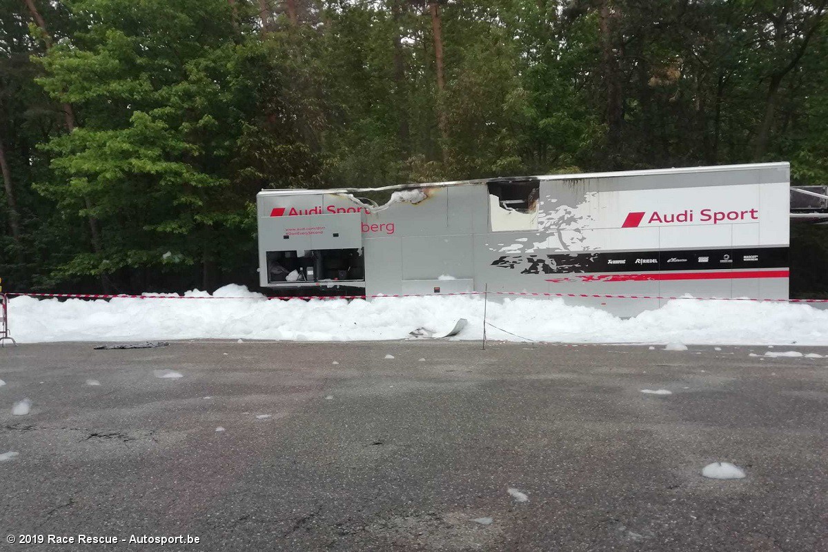 De schade na de brand op de vrachtwagen van Team Rosberg was aanzienlijk