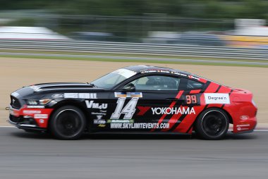 Skylimit Yokohama Racing Team - Ford Mustang