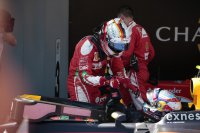 Vettel feliciteert Max Verstappen bij diens  eerste  zege