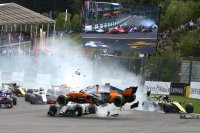 Crash Fernando Alonso en Charles Leclerc