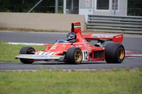 Jacky Ickx in de Ferrari 312 B3 van Niki Lauda