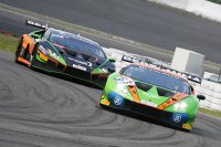 De strijd vooraan tussen de Lamborghini's van FFF Racing Team & GRT