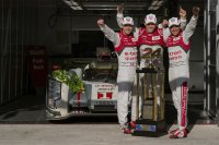 Marcel Fässler, André Lotterer en Benoît Tréluyer bij de Audi R18 e-tron auattro