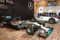 Mercedes toont maar al te graag dat ze dit jaar in de F1 zowat alle prijzen wegkaapten