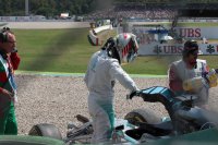 Lewis Hamilton crasht tijdens de kwalificaties voor de GP van Duitsland