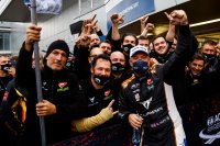 Zengo Motorsport viert de zege van Rob Huff
