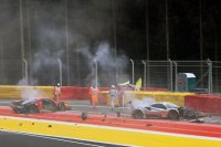 De crash tussen de AF Corse Ferrari's tijdens FP2, links het exemplaar van De Pauw