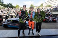 Winnaar Michelisz geflankeerd door SP Compétition-duo Comte-Andersson
