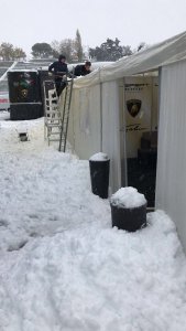 Besneeuwde paddock Imola