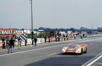 14 juni 1970: Hans Herrmann en Richard Attwood winnen in de Porshce 917 KH Coupé #23 de 24 Uur van Le Mans