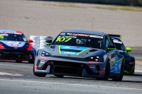 Aurélien Comte (SP Compétition Cupra) andermaal op podium
