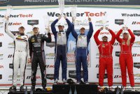 GTD podium: Bergmeister, Lindsey, Bleekemolen, Keating, Balzan en Nielsen