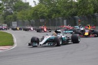 Lewis Hamilton op weg naar de zege