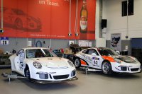 Porsche 911 GT America (links)