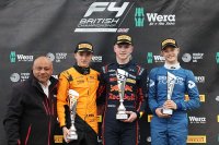 Rookiepodium race 1 (links Dries Van Langendonck)
