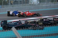 Aanrijding tussen Maldonado en Alonso - Abu Dhabi 2015