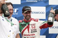 Blije gezichten bij Honda: Daisuke Horiuchi met Tiago Monteiro