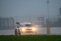 Erik Bruynoghe regenkoning in race 2 met Peugeot van Mario Potters