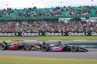 Isack Hadjar achter Victor Martins