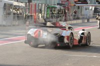 Toyota TS050 Hybrid met rokende motor