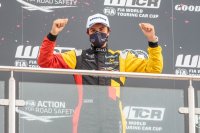 Gilles Magnus wint WTCR & Junior Driver Trophy