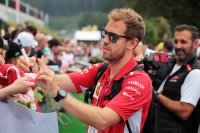Sebastian Vettel vanochtend bij aankomst op het circuit