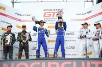 Loris Hezemans en Eric De Doncker op het ProAm podium bij race1