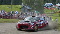 Mäkinen met Toyoda in de Toyota GT86 in Finland
