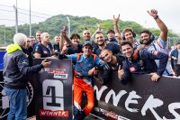 Mikel Azcona viert tweede zege