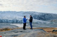Jess Svane en Alejandro Agag voor de Russell Glacier