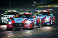 Norbert Michelisz (BRC Hyundai N Squadra Corse) blijft nipt leider