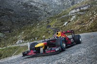 Sébastien Buemi in de RB8 op de Gotthardpas