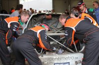 Snelle reparatie bij JR Motorsport