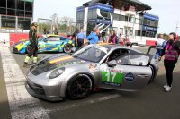 Twee Porsche's op de eerste startlijn