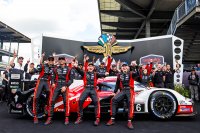 Porsche Penske Motorsport pakt een historische 1-2