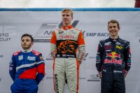 Jarno Opmeer (midden)