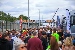 24H Zolder: De handtekeningensessie in beeld gebracht 24H Zolder: De handtekeningensessie in beeld gebracht