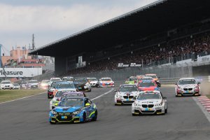 24H Nürburgring: De start en de eerste uren in beeld
