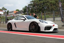 Porsche Cayman GT4