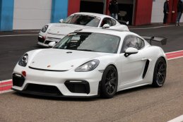 Porsche Cayman GT4