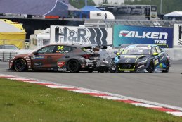 Crash bij de start - WTCR Nürburgring 2021