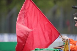 Rode vlag tijdens kwalificaties 2022 F1 GP van Emilia Romagna