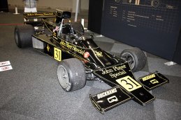 Lotus 76