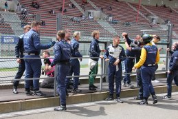 Comtoyou Racing crew