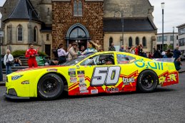 American Festival NASCAR Finals: De parade naar het Heldenplein in beeld gebracht