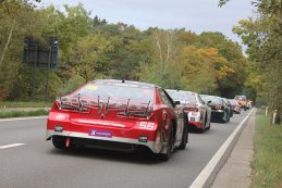 American Festival NASCAR Finals: De parade naar het Heldenplein in beeld gebracht
