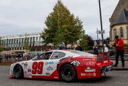 American Festival NASCAR Finals: De parade naar het Heldenplein in beeld gebracht