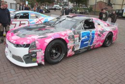 American Festival NASCAR Finals: De parade naar het Heldenplein in beeld gebracht