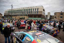 American Festival NASCAR Finals: De parade naar het Heldenplein in beeld gebracht