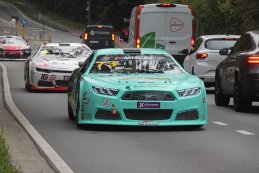 American Festival NASCAR Finals: De parade naar het Heldenplein in beeld gebracht